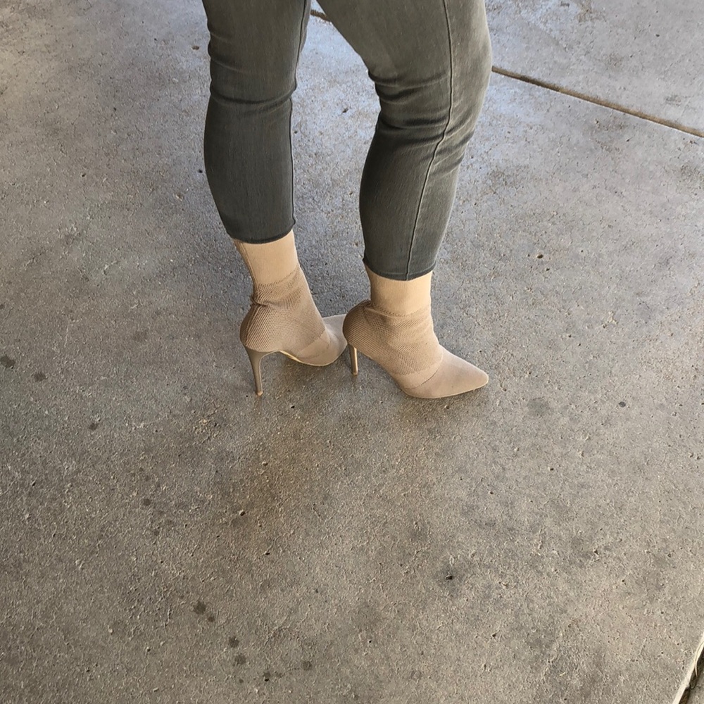 Woman’s heels - Picture 3 of 6